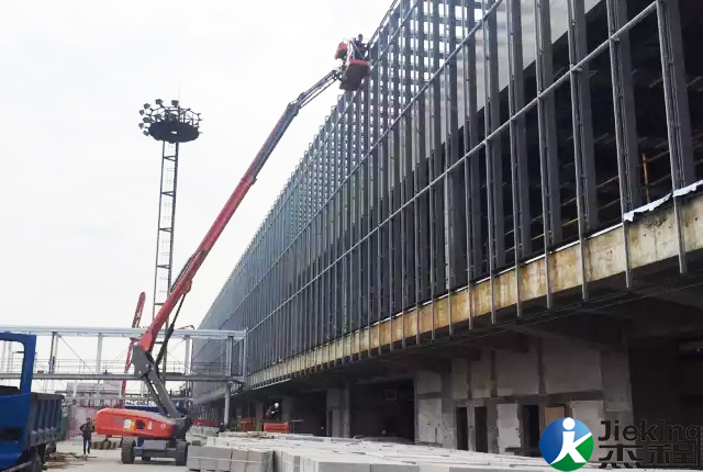 高空作業(yè)平臺應(yīng)用于機場建造建設(shè)工程